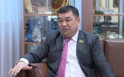 "Мен Путинді қолдаймын" – ҚР Парламент Мәжілісінің депутаты Азамат Әбілдаев