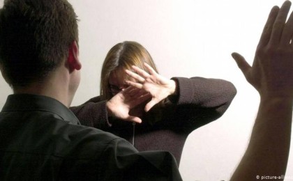 Ақтөбелік тұрғын тоқал болғысы келмеген қызды әйелінің көзінше сабап тастаған