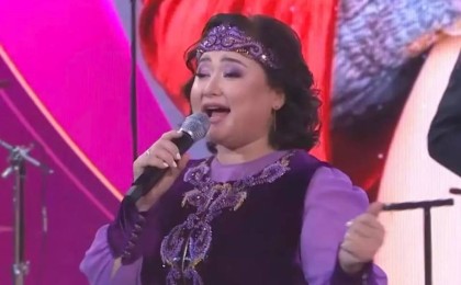 "Әнші болғым келеді": Роза Әлқожа 20 жыл бұрын Досымжан Таңатаровтың алдына барғанын айтты (видео)