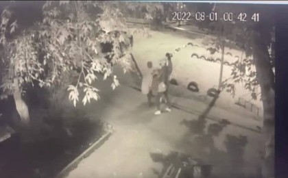 "Мән-жайды сұрамастан ұра жөнелді": Павлодарда әйелге араша түспек болған тұрғын ер адамды ұрып өлтірген (видео)