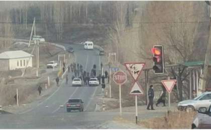 Қырғызстан мен Тәжікстан шекарасында әскерилер арасында атыс болды