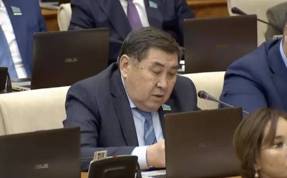 Мырзағалиев кетті, ендігі кезек Ноғаевта ма: Ермұрат Бәпи кадрлық ауыс-түйіске қатысты болжамын айтты