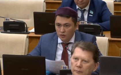 "Олардың далада қалу қаупі жоғары": Депутат жастарды тұрғын үймен қамту мәселесін көтерді