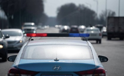 Алматыда блок бекетті соққан ер адам полицияда 6 жыл жұмыс істеген – ІІМ