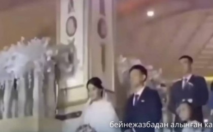 «Той мен дінді шатастырып»: Тойдың бірінде екі жасты азан шақырып ортаға шақырды (Видео)