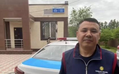 Алматыда өзгенің көлігіндегі СССР туын жұлып алған тұрғын қамауға алынды (видео)