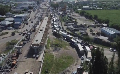 Тоқаев "Алтын Орда" базары маңындағы жол айырығының құрылысын сынға алды