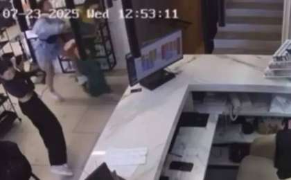 «Екеуі де бір еркекпен қарым-қатынаста болған»: Павлодарда екі әйел төбелесіп қалды