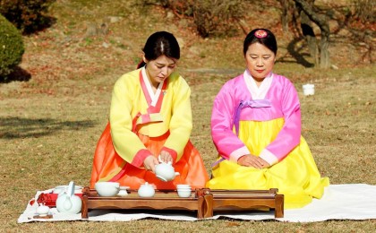 "Жергілікті тұрғын атану үшін тұрмысқа шығу қажет": Кореядағы қазақтар виза мәселесіне алаңдаулы