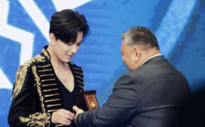 Димаш Құдайберген тағы бір елдің халық әртісі атанды