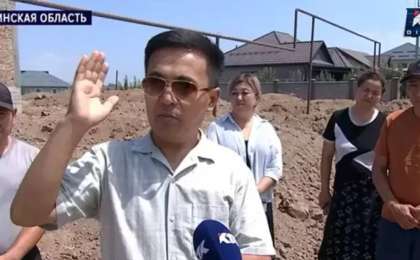 Әнші Асхат Тарғын терезесінің түбіндегі құрылысты тоқтатуды талап етті