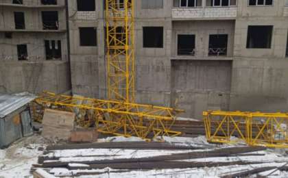 Алматыда құрылыс алаңында кран құлап, бір адам қайтыс болды