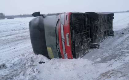 Казахстанский автобус с 54 пассажирами перевернулся в России