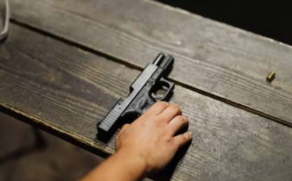 Елорда тұрғыны сүйіктісін ойыншық тапаншамен қорқытып, 14-қабаттан итеріп жібермек болды