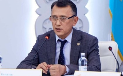 "Итсіңдер, кетіңдер!" - Парламенттегі шенді "Қаңтар қырғыны" жайлы сұрамақ болғандарды итке теңеді