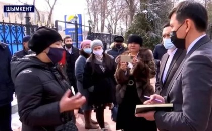 "Банк үлестіруі тиіс пәтерлер сатылымға шығып кеткен": Шымкентте бір топ салымшы бас көтерді