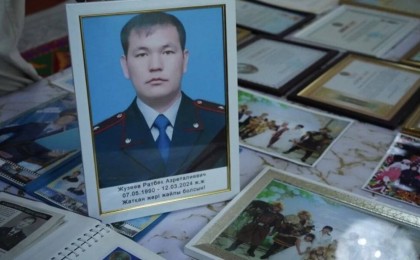 "Соңғы хат жазып, бастығын кінәлаған": Түркістанда өзіне қол салған полицейдің туыстары жан айқайын жеткізді