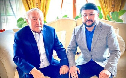 Мұхамеджан ТАЗАБЕК: Ескерткіш құлағанымен Елбасы орнында!