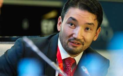 Елбасын мақтаған Рахым Ошақбаев партиядан шығуға өтініш берді