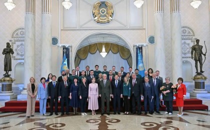 Президент бірқатар отандасымызды арнайы төсбелгімен марапаттады