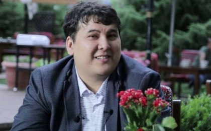 “Орыс тілі — жанымның шамшырағы”: Балтабек Нұрғалиев орыс тіліне арнап даулы өлең шығарды