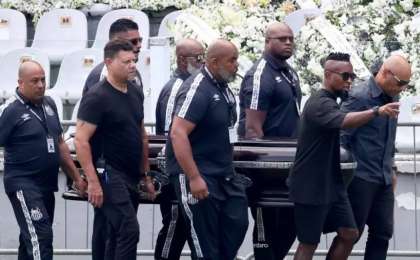 Бразилия халқы "Футбол королі" Пелені ақтық сапарға шығарып салды (фото)