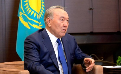 Назарбаев АН-26 ұшақ апатынан қаза болғандардың отбасына көңіл айтты