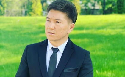 «Кірерге тесік таппай жүріңіз»: Сәкен Майғазиев өзін «қарғаған» әйелге жауап берді