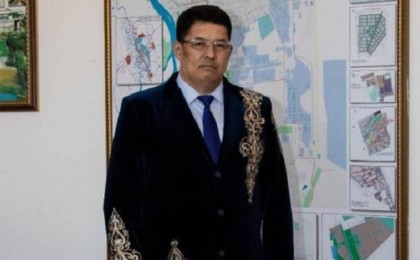 Павлодар әкімі жұмысқа шапанмен келді (фото)