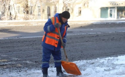 Тоқаев Жаңа жыл түнінде жұмыс істеген қазақстандықтарға алғыс айтты