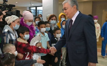 Тоқаев Ана мен бала ұлттық ғылыми орталығына барды