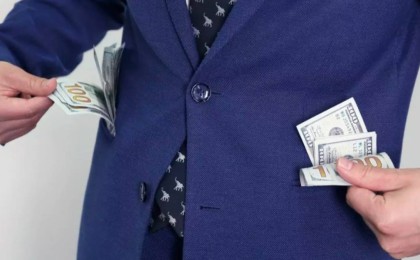 Жаңа санкция: қазақстандық шенеуніктер негізсіз табысы үшін жазаланады