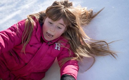 Павлодарда бүлдіршін тайып құлап, омыртқасын сындырып алды