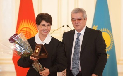 Алтынбек Қоразбаев пен Роза Рымбаева жаңа атаққа ие болды
