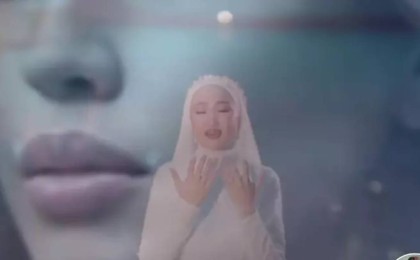 "Жүрегім сыздап кетті": Мөлдір Әуелбекова марқұм Салтанат Нүкеноваға ән арнады (видео)