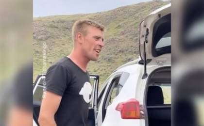 «Жүзі мейірімді»: Орыс жігітінің қазақша ән айтқан видеосы жұртты тамсандырды (ВИДЕО)