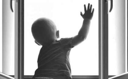 Астанада бір тәулікте төрт бала терезеден құлап кетті: екеуі қайтыс болды