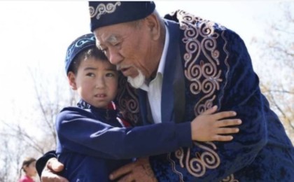 «Ер адамдар ұл балалардың жыныс мүшесін сұрап, иіскейді»: Этнограф қазақ жоралғысын сынағандарға жауап берді