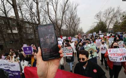 Oyan, Qazaqstan белсендісі феминистік шеруден кейін қоқан-лоқыға шағымданды