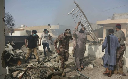 Пәкістанда ұшақ апатынан аман қалған он шақты адам ауруханаға жеткізілді - Қазақстан жаңалықтары