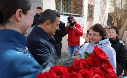 Су тасқынынан зардап шеккен облыс орталығының алғашқы тұрғындарына пәтерлер берілді