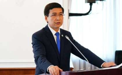 "Үш ауысымды тілеп алған жоқ қой": Депутат Асхат Аймағамбетов мектеп директорларының жауапкершілігі тым көп екенін айтты