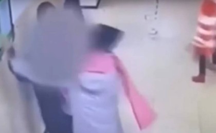 Түркістан облысында ата-ана мен мұғалім мектепте жаға ұстасты (видео)