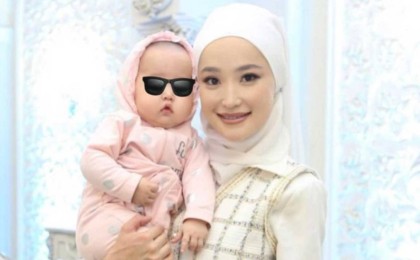 "Көмектеспек түгіл, жағдай сұраспайды": Әуелбекова ұлының әкесі жайлы айтты