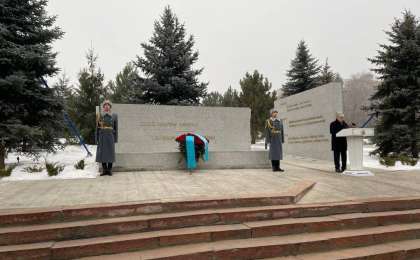 Қасым-Жомат Тоқаев Алматыда қаңтар құрбандарына арналған ескерткішті ашып берді