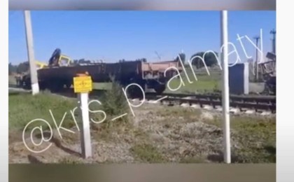 Алматы облысында жол-көлік оқиғасының салдарынан пойыз рельстерден шығып кетті (видео) - Қазақстан жаңалықтары