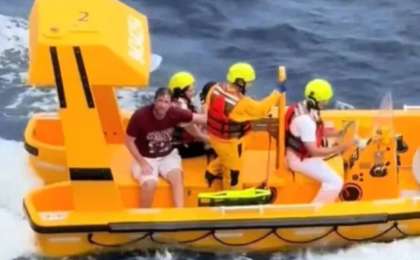 Әкесі қызын құтқару үшін кемеден суға секірген: Алайда ер адамның үстінен іс қозғалды