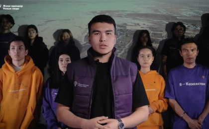 ЖАҢА АДАМДАР СУ ТАСҚЫНЫНАН ЗАРДАП ШЕККЕНДЕРГЕ КӨМЕК КӨРСЕТУ ҮШІН ЕРІКТІЛЕР ОРТАЛЫҚТАРЫН АШАДЫ