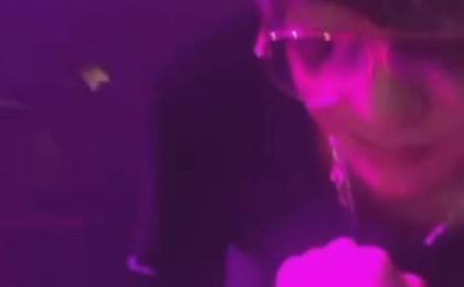 "Жұлдыз тағы кетіп қалмасын": Қайрат Нұртастың өзге қыздарды сүйген видеосын анасы не үшін жариялады