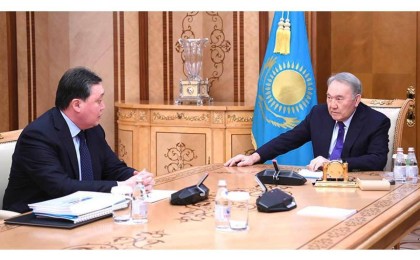 Назарбаев Асқар Маминді және Әсет Исекешевті қабылдады